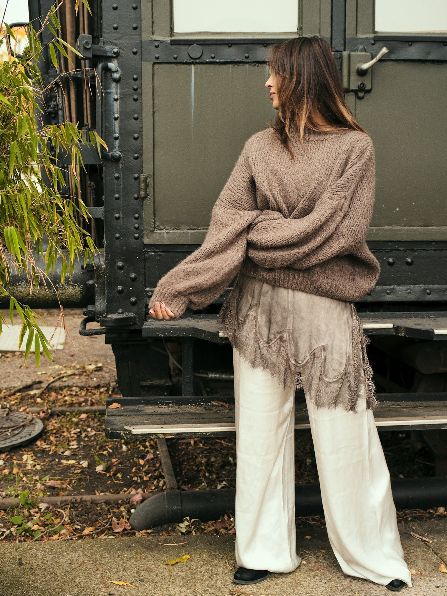 Bohemian look met de Kiki Goddess Trui van Tesoros de Mujer bewust en stijlvol