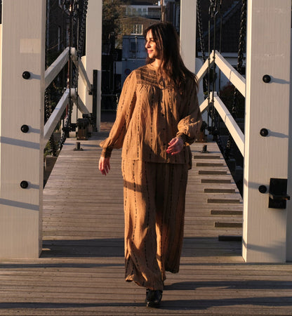 elegante dames set bruin met wijde broek en luchtige stof