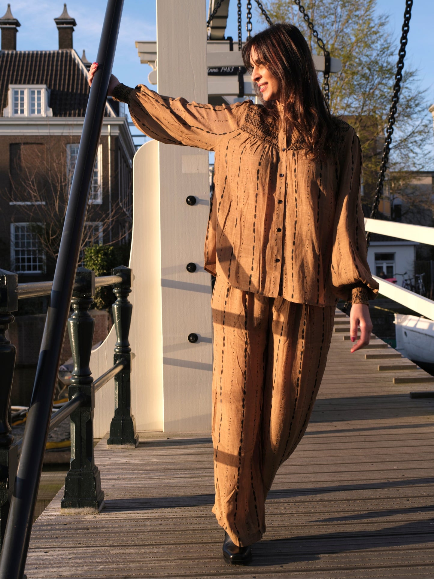bruin 2 delig pak dames met blouse en wijde broek boho stijl