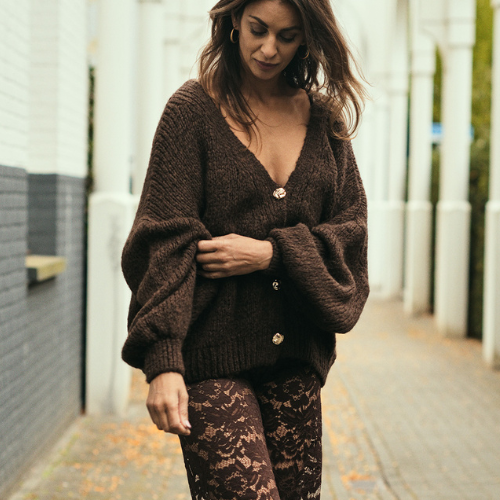 Combinatie van Cozy Goddess Knit en Lace Goddess Pants Brown, bohemian goddess look.