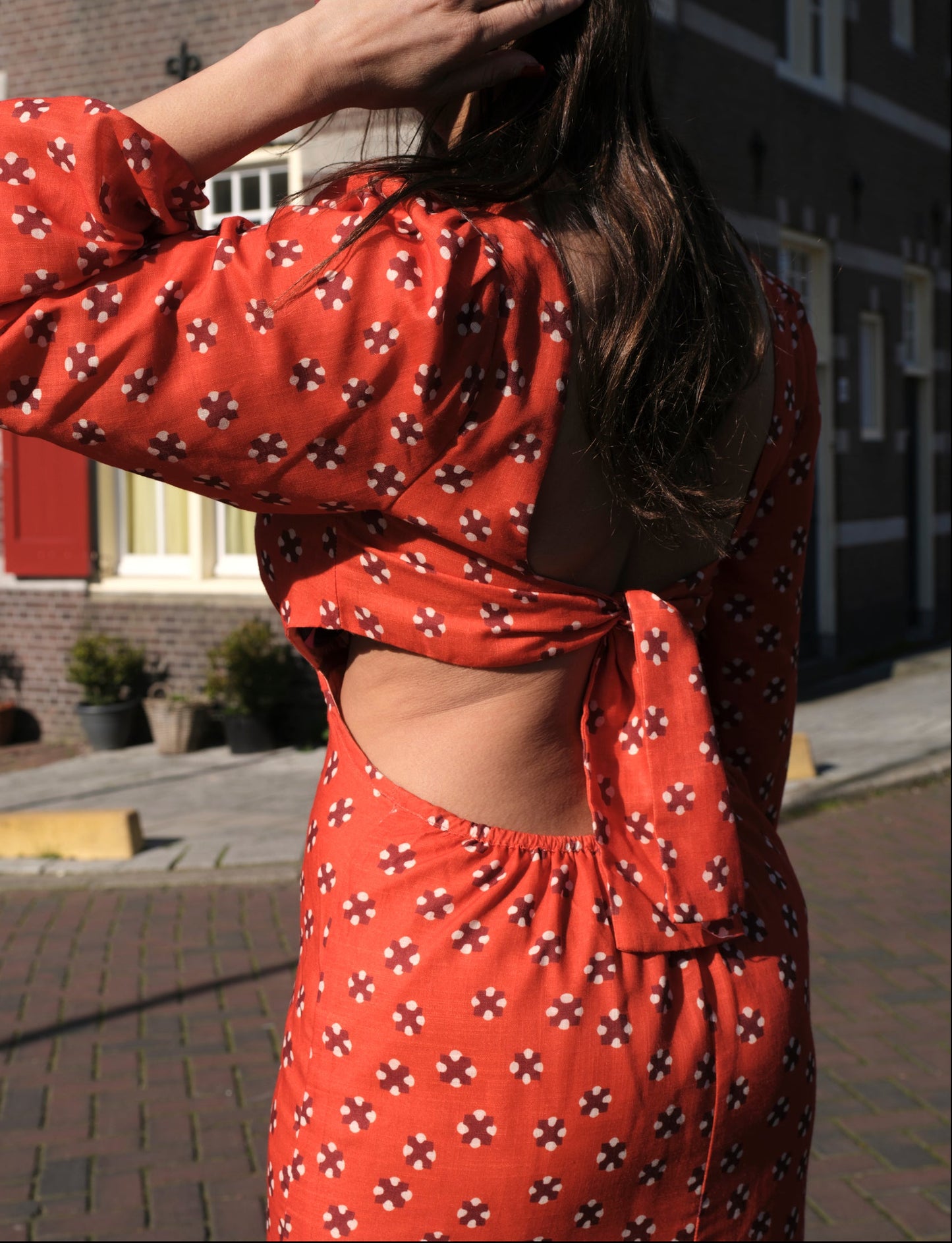 rode jurk dames one size met split en strikdetail achterkant