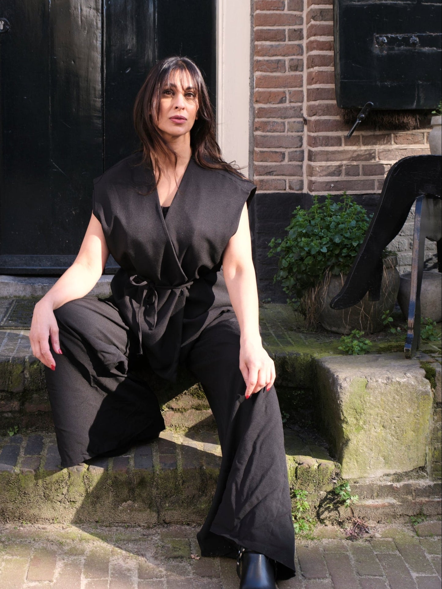 minimalistisch zwart dames pak met comfortabele pasvorm